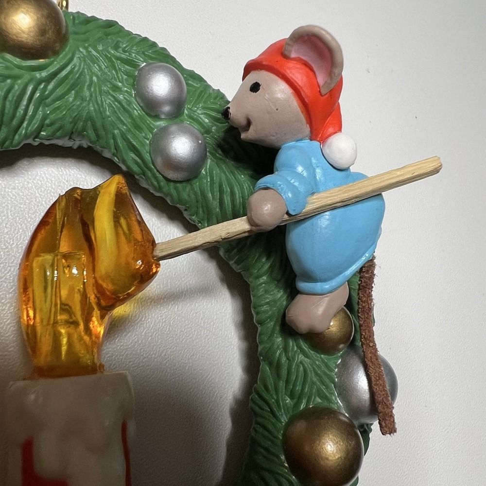 Hallmark 1990 Chris Mouse Wreath Christmas Series Magic Light Ornament - Picture 2 of 6